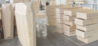Гробы подходят под кремацию - сделаны из натурального дерева